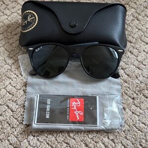 Ray-Ban Classic Black Polarized Sunglasses with Case